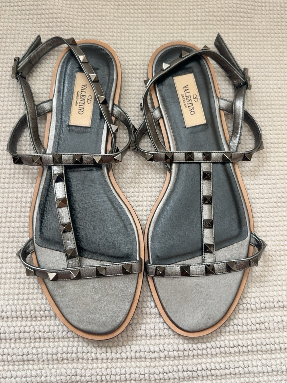 Valentino Garavani Rockstud Metallic Leather Flat Sandals Size 39